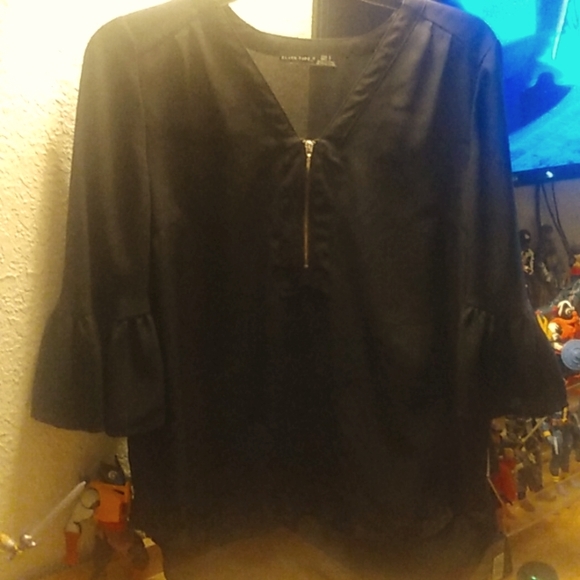 Black top - Picture 1 of 1